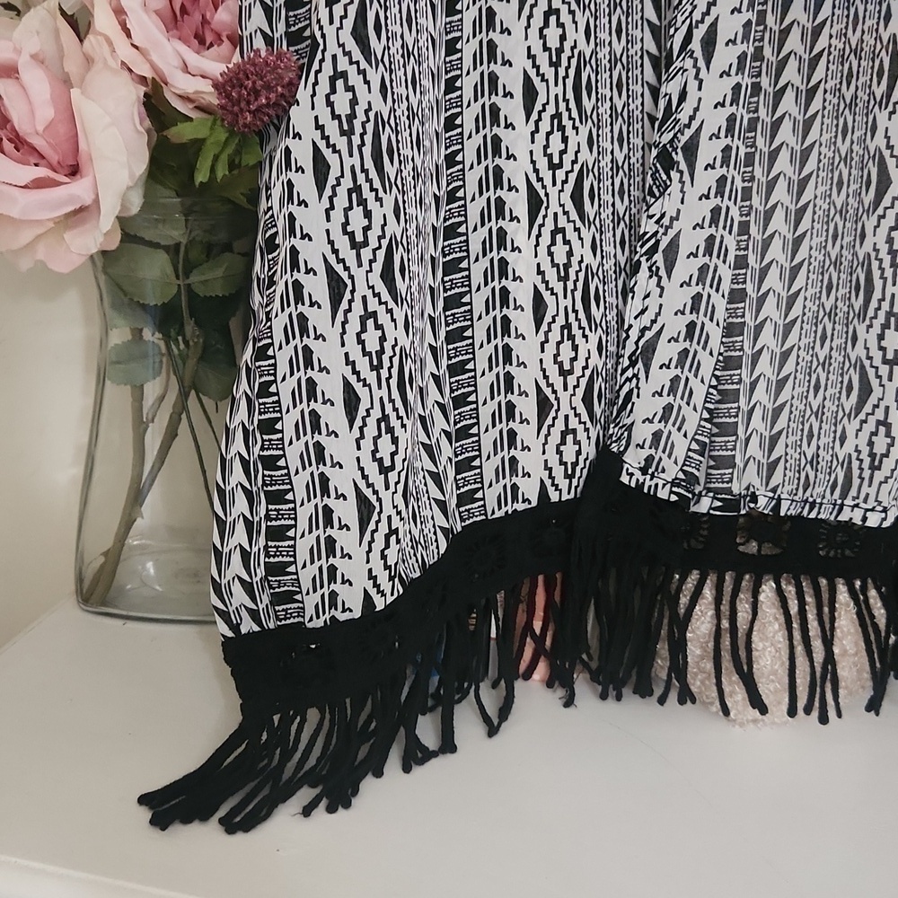 Kimono Fringe detailed Hem size Medium Petite Bohemian Cottagecore Coverup - Picture 5 of 10